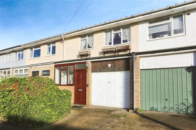 3 bed property, in Chelsfield Gardens, £425,000