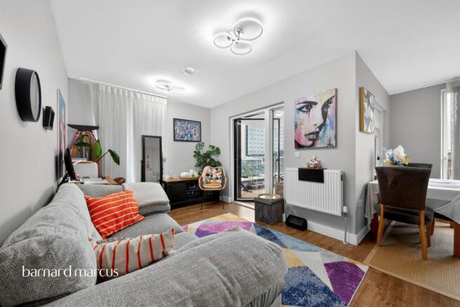 2 bed property, in Edgware Road, £650,000