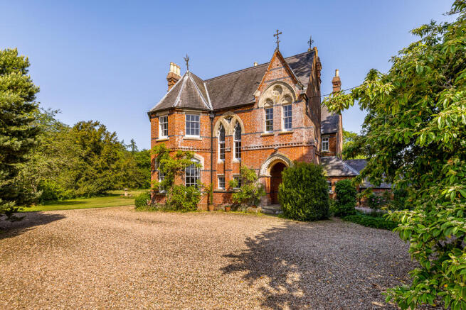 5 bed property, in Asterby End, £895,000