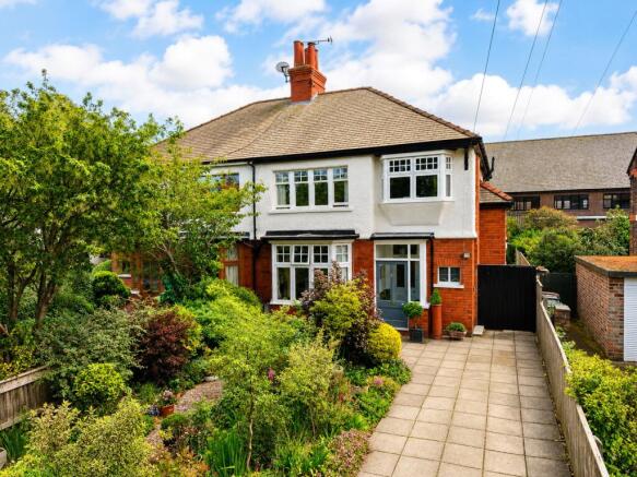 4 bed property, in Spring Vale, £450,000