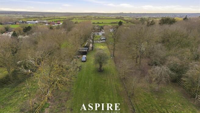 5 bed property, in ***PLANNING PERMISSION APRROVED*** Lower Dunton Road, £800,000