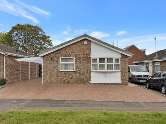 2 bed property, in Reynard Way, £289,995