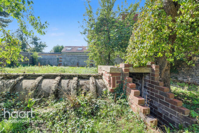 6 bed property, in London Road, £1,000,000