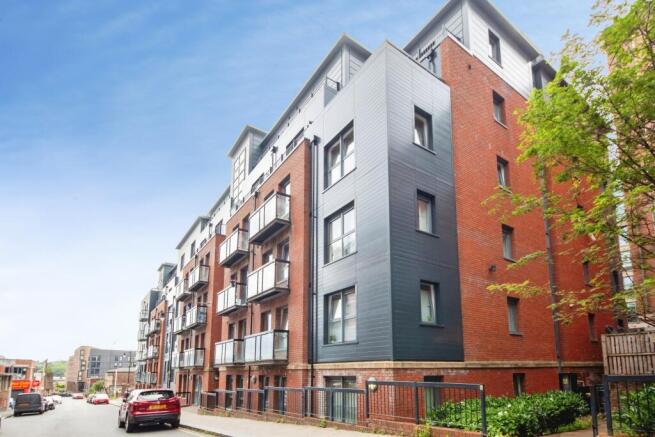 1 bed property, in 185 Upper Allen Street, £75,000