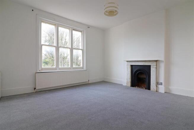 1 bed property, in Frenches Road, £180,000