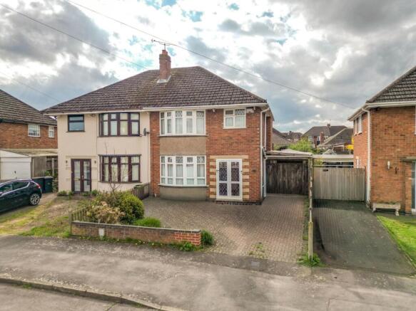 3 bed property, in Lancing Road, £240,000