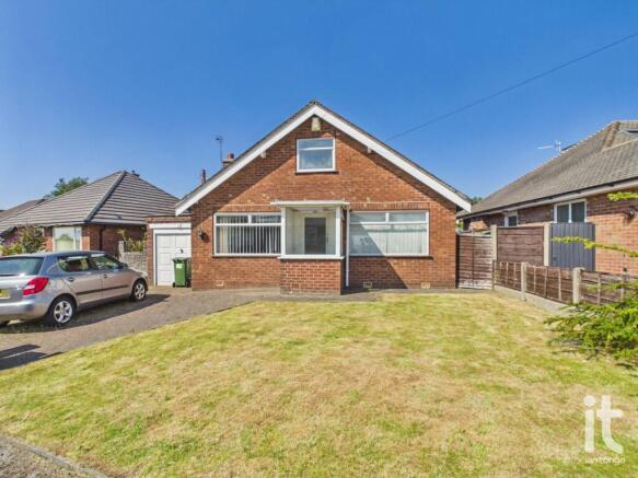 2 bed property, in Capesthorne Road, £350,000