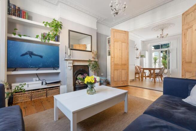 1 bed property, in Lancaster Road, £600,000