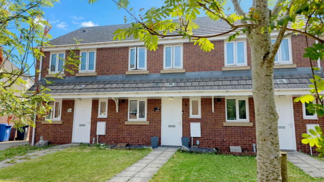 2 bed property, in Birchenlee, £180,000
