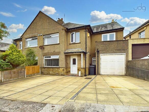 4 bed property, in Glen View Crescent, £250,000