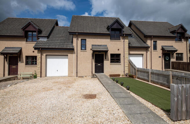 2 bed property, in Knockomie Rise, £195,000