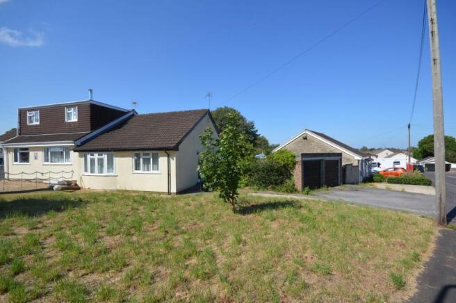 2 bed property, in Masons Way, £285,000