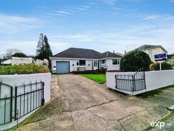 3 bed property, in Stantaway Park, £400,000
