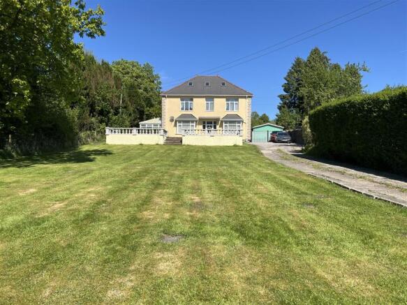 4 bed property, in Glanrhyd Street, £479,995