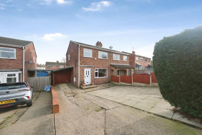 3 bed property, in Brockenhurst Road, £170,000