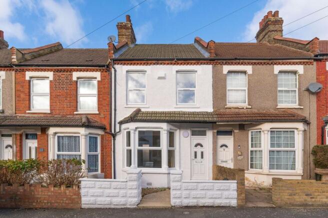 3 bed property, in Cranbrook Road, £360,000