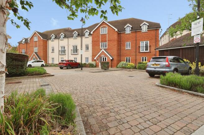 2 bed property, in Peppermint Road, £300,000