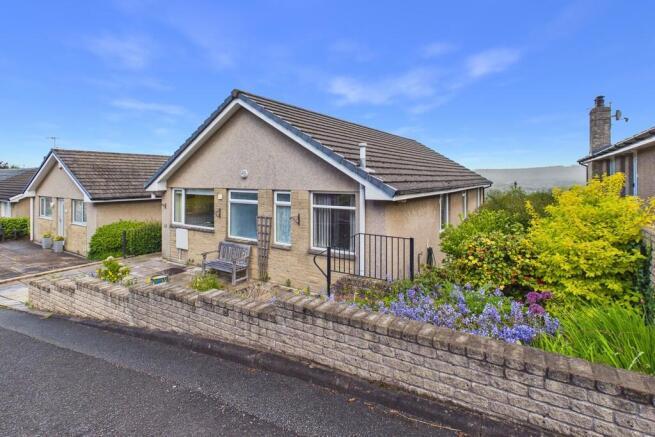 2 bed property, in 9 The Spinney, £340,000