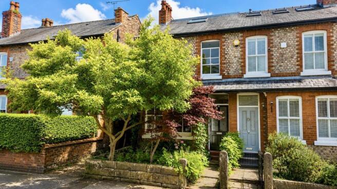 3 bed property, in Finchley Road, £650,000