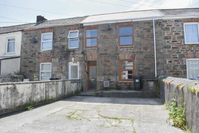 3 bed property, in Hoskings Row, £150,000