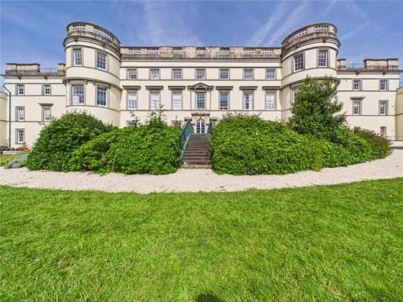 2 bed property, in Long Fox Manor, £375,000