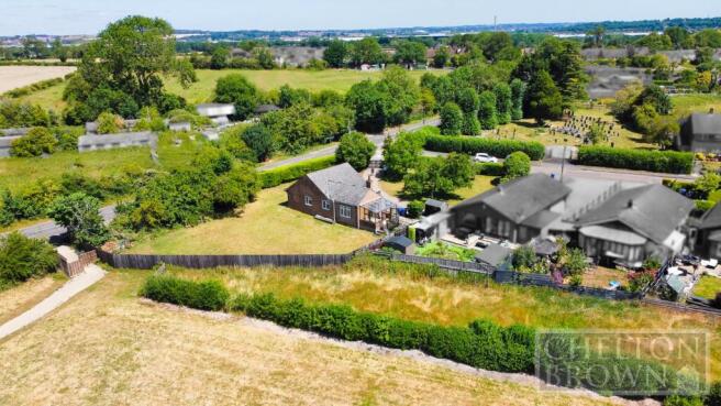 2 bed property, in Banbury Lane, £450,000