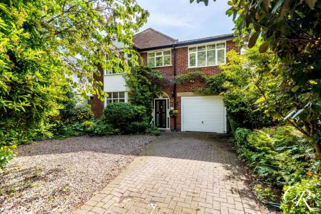 4 bed property, in Brooklyn Road, £500,000