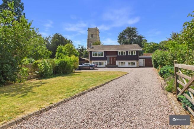 5 bed property, in Pound Close, £900,000