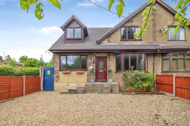 4 bed property, in Dunstable Road, £700,000