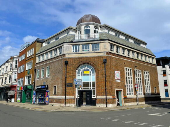 2 bed property, in Isabelle Court, £209,500