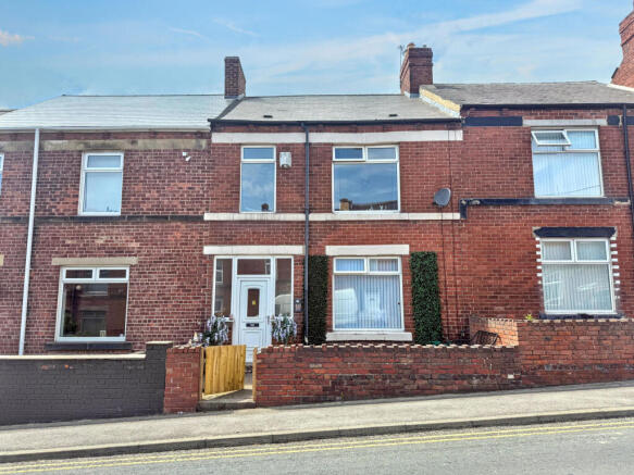 3 bed property, in Park Road, £70,000