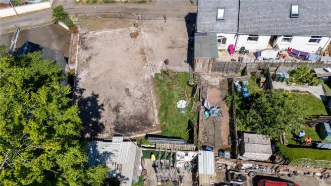 4 bed property, in Plot, £80,000