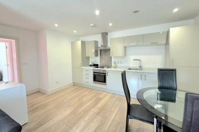 2 bed property, in London Road, £130,000