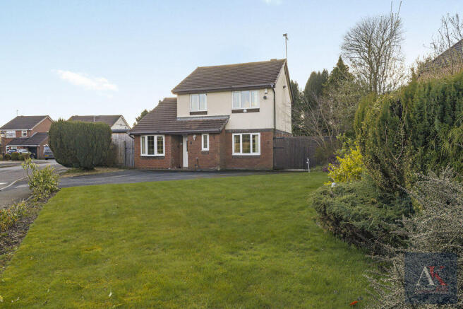 3 bed property, in Campion Way, £390,000