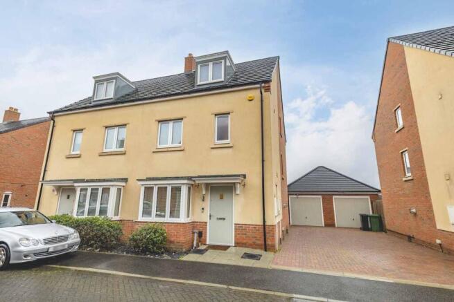 4 bed property, in Boundary Drive, £600,000