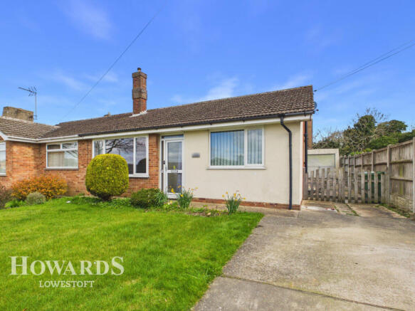2 bed property, in Higher Drive, £230,000