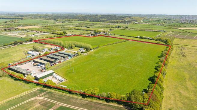 4 bed property, in Pondacre Farm and Business Units, £3,250,000