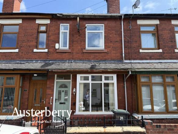 2 bed property, in St. Clair Street, £95,000