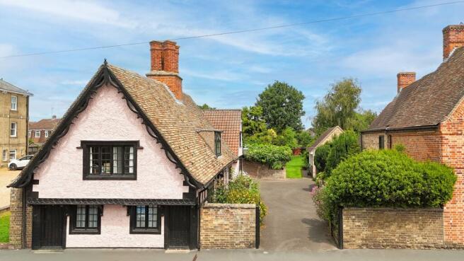 4 bed property, in Old Court Hall, £650,000