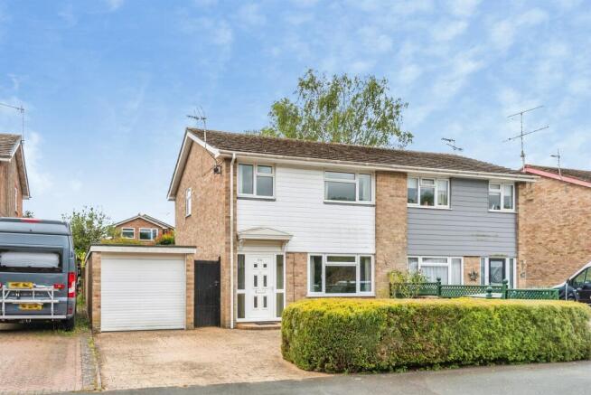 3 bed property, in Blandy Avenue, £300,000