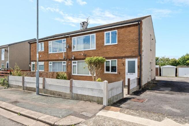 2 bed property, in Hampsfell Drive, £120,000