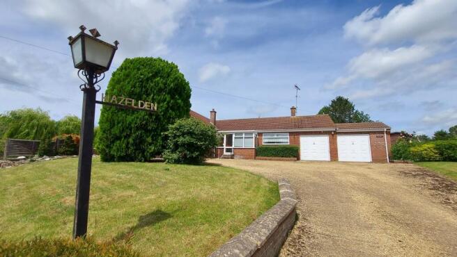 3 bed property, in Aveland Way, £450,000