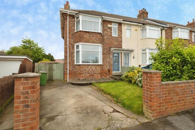 3 bed property, in The Hall Close, £125,000