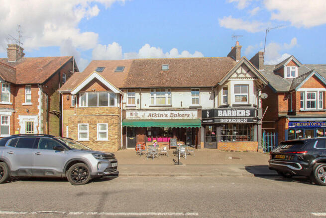 1 bed property, in Western Road, £180,000