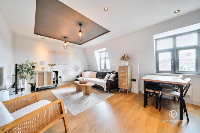 1 bed property, in Sandbanks Road, £197,500