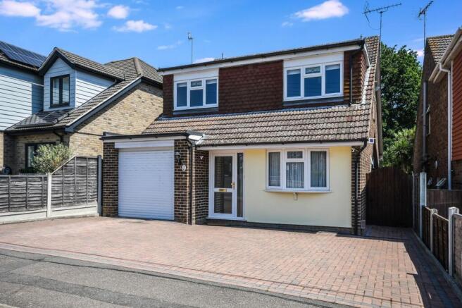 4 bed property, in Mons Avenue, £700,000