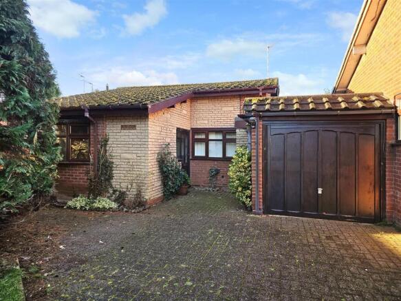 2 bed property, in The Lakes Road, £299,950