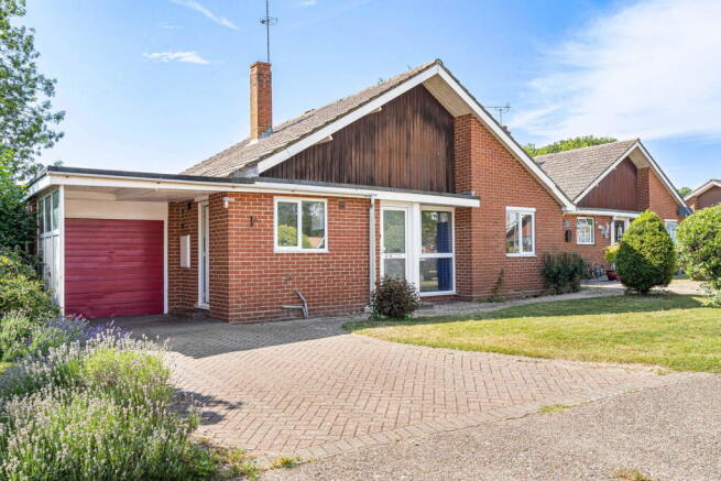 3 bed property, in Harrier Close, £535,000