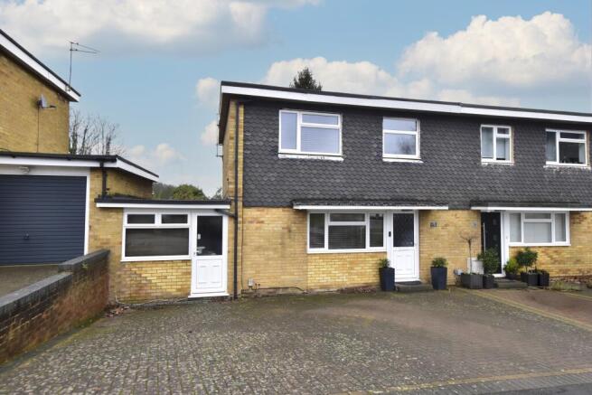 3 bed property, in Dorrofield Close, £600,000