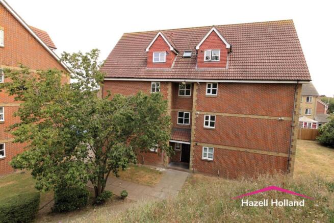 2 bed property, in Canada Road, £220,000